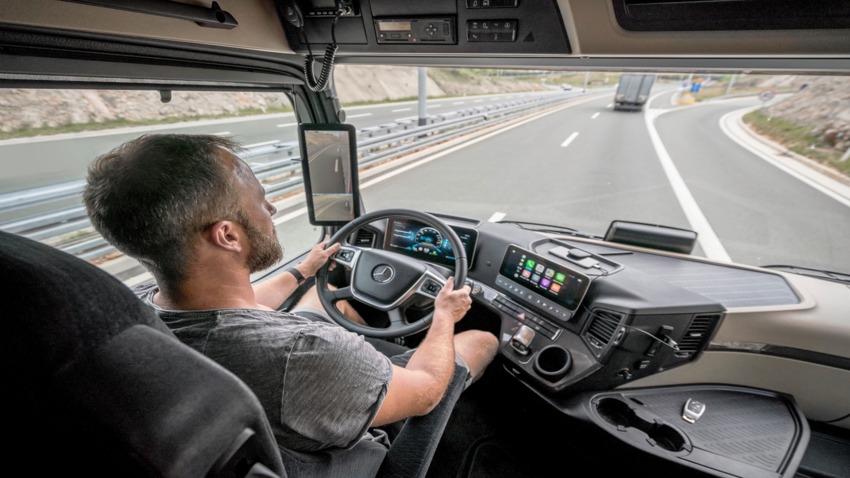 side large level Noul Actros, cel mai modern camion din lume cu peste 60 de noi  caracteristici | Stiri despre camioane si industria de profil