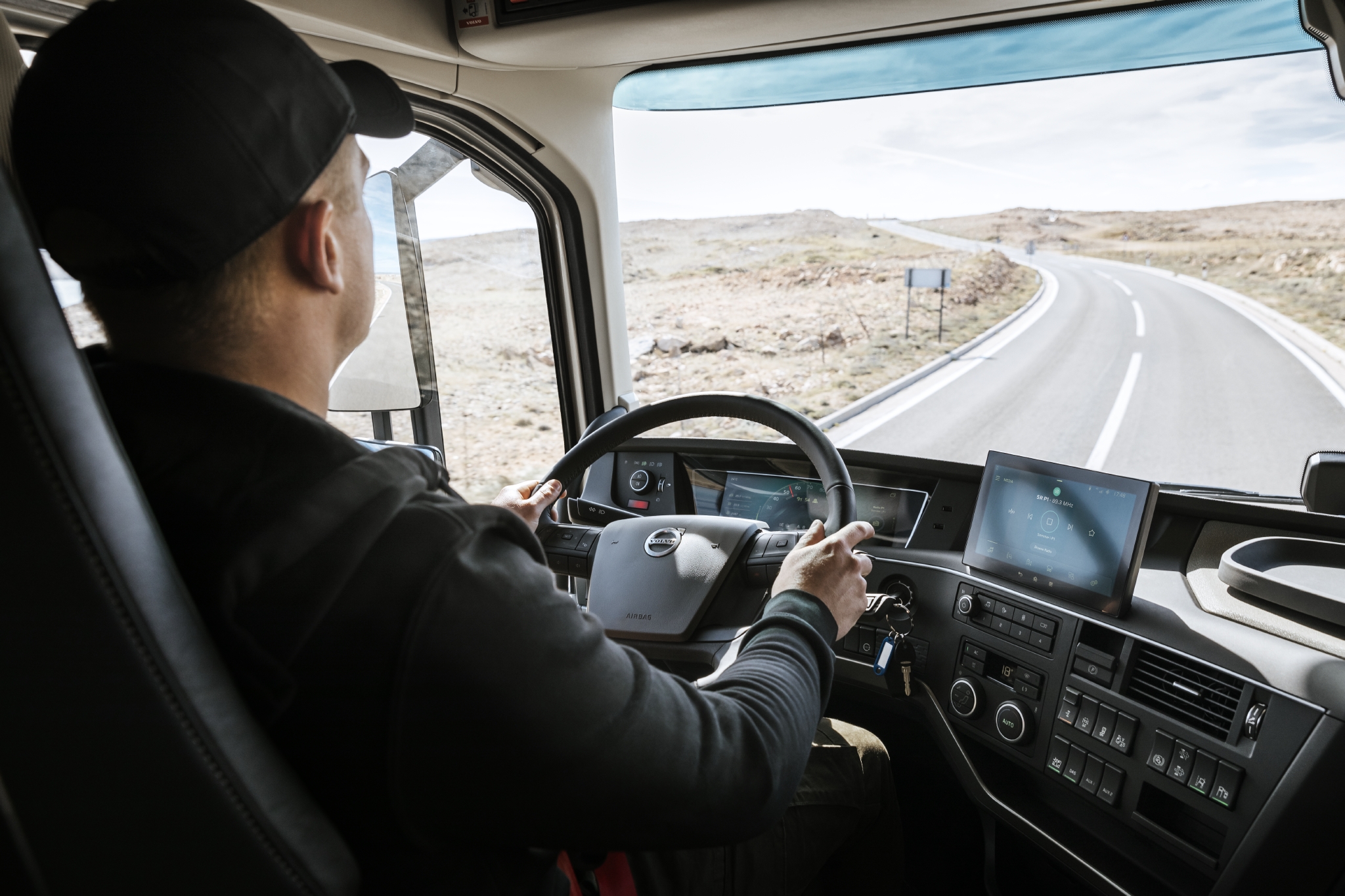 T2020-0480 Noile camioane Volvo Trucks sunt disponibile pentru vânzare în România